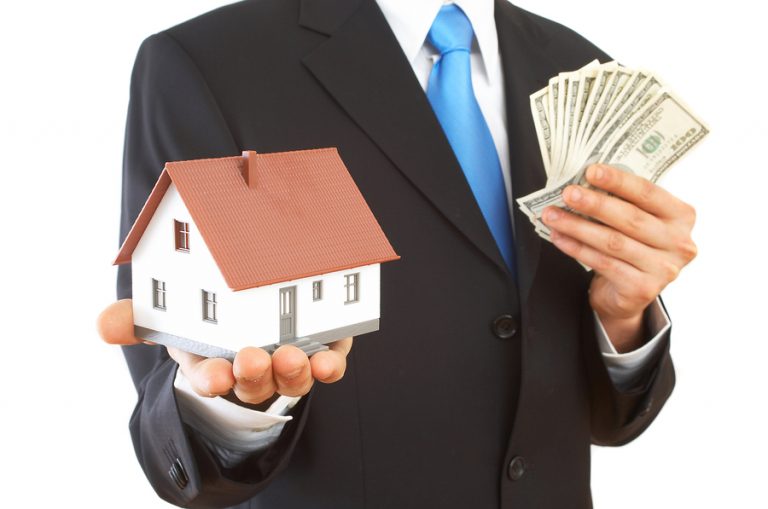 How Much Do Realtors Make? Expected Realtor Salary & Benefits